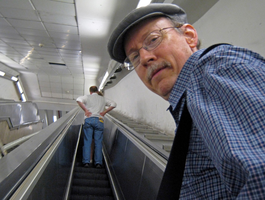 Bob on Escalator, Spagna Metro Station